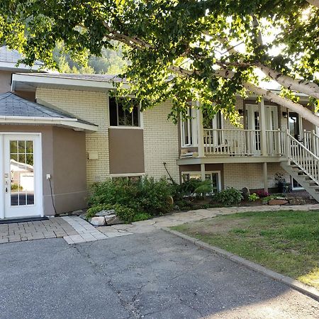 Residence Touristique Les Bouleaux Petit-Saguenay Екстериор снимка