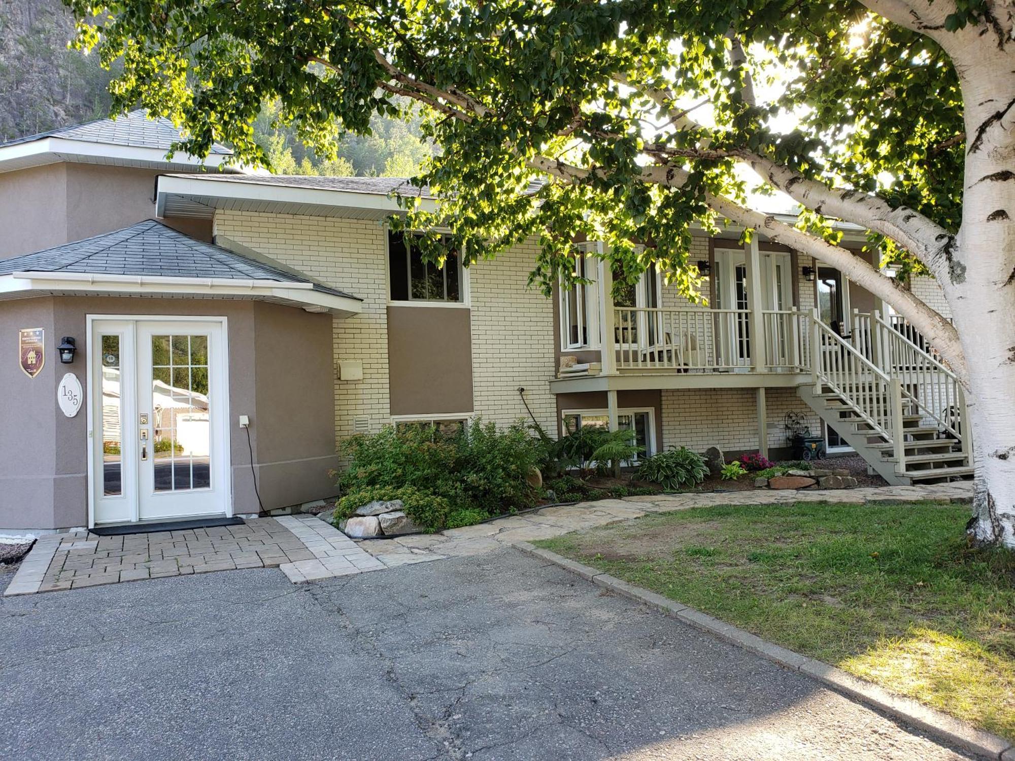 Residence Touristique Les Bouleaux Petit-Saguenay Екстериор снимка